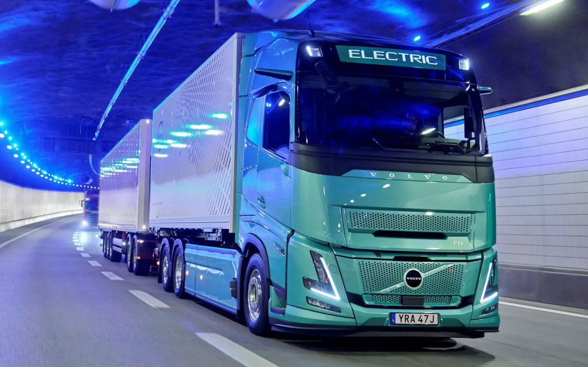 Ni Tesla ni Mercedes: Volvo pone a la venta en seis países un camión eléctrico de hasta 80 toneladas y 420 km de autonomía