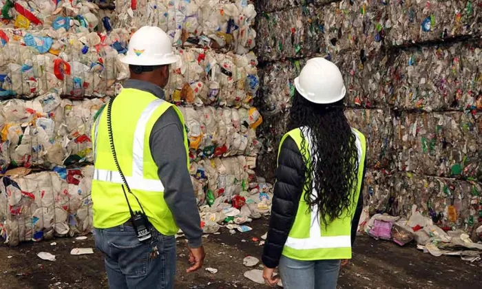 Nick Page, operario de reciclaje: "Vi montones de billetes". Todos los ahorros de un hombre para comprarse una autocaravana terminaron en la basura, y los recuperó en menos de 48 horas