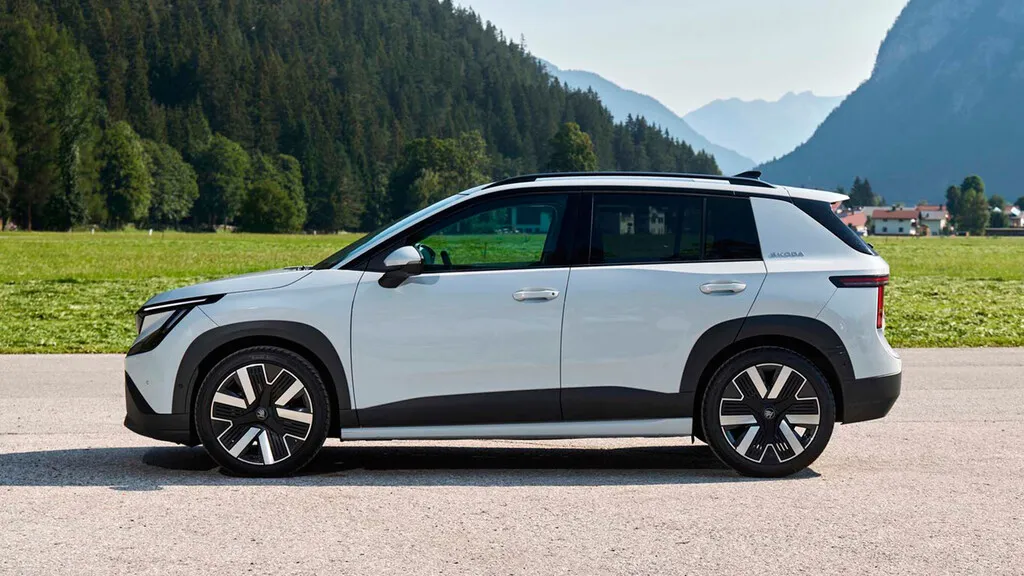 No hace falta comprarse un coche chino para tener un SUV eléctrico barato: este se fabrica en España, tiene 475 litros de maletero y cuesta 18.500 euros