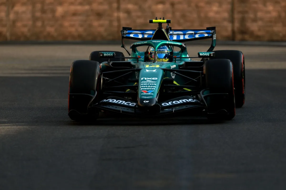OFICIAL: se deshoja la margarita y Fernando Alonso seguirá en la F1 tras renovar con Aston Martin