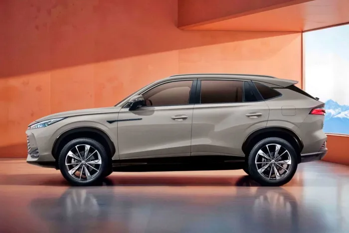 Para hacer 100 km al día sin gasolina no necesitas un eléctrico, el Kia Sportage de MG tiene 272 CV, etiqueta CERO y cuesta 28.000 €