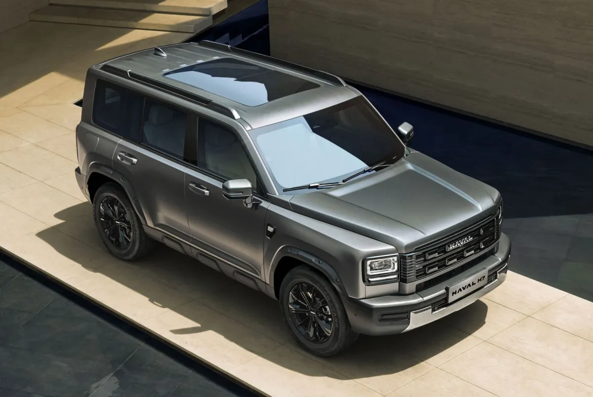 Parece un Land Cruiser, pero es un barato SUV híbrido que llega a España por 28.000 euros, o 32.500 si lo quieres 4x4