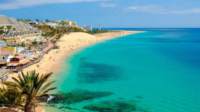 Parece una playa de Maldivas, pero está en Canarias: el paraíso camper para disfrutar del verano en otoño