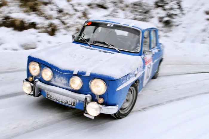 Parecía la berlina de tu padre, pero el Renault 8 Gordini ganó tres veces el Tour de Córcega con el motor colgado atrás y hoy es un clásico que nos enamora