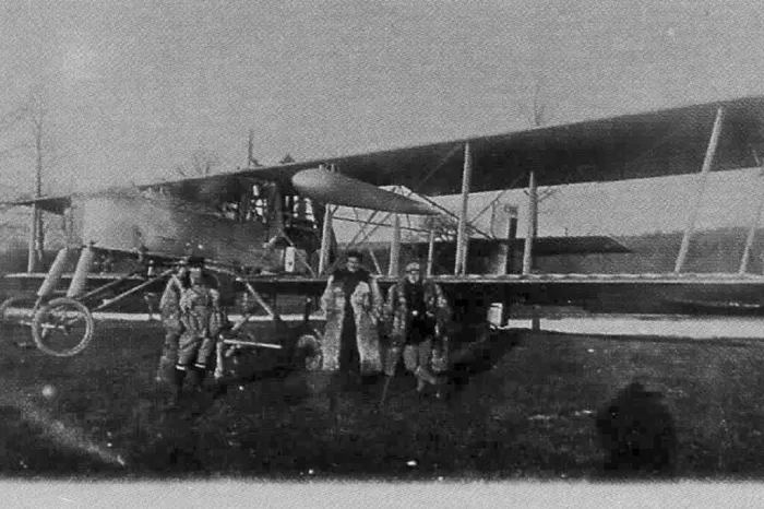 Peugeot pudo haber sido un gigante en la fabricación de aviones. Decidieron que era mejor destruir su propia fábrica que intentar sobrevivir a otro bombardeo nazi