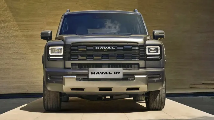 Por solo 1.625 euros más que el híbrido normal, este SUV de casi 4,8 metros tiene 326 CV y puede recorrer 150 km sin gasolina
