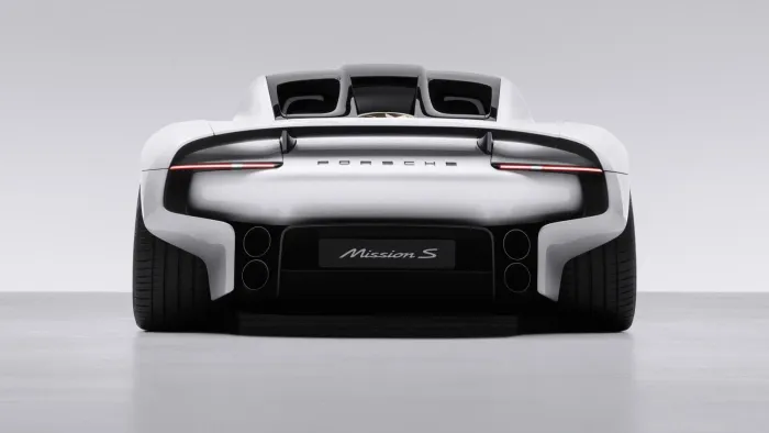 Porsche no ha querido desvelar el motor del Mission S, pero ya sabemos cómo suena y huele a 8 cilindros a gasolina