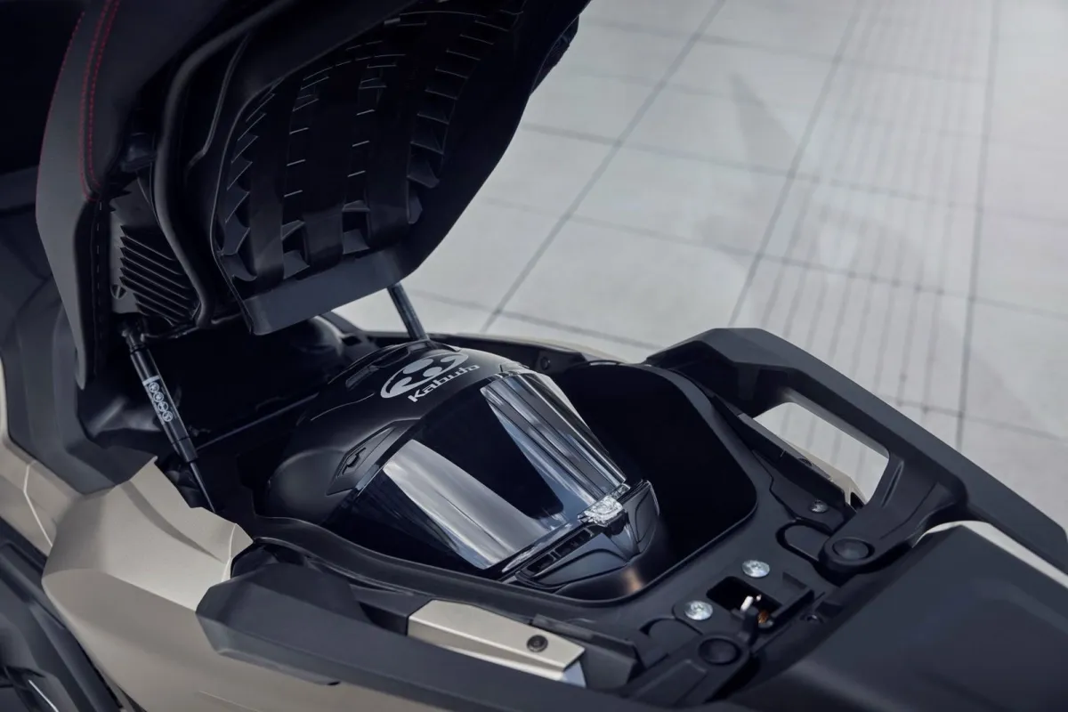 Premium, e indestructible, la alternativa a la TMAX de Honda es más barata, más potente, y la puedes comprar por 149 euros al mes