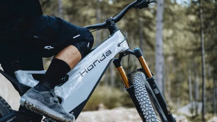 Primeras imágenes de la bicicleta eléctrica de montaña de Honda, una Rotwild a la japonesa