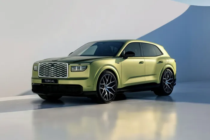 Primeras imágenes del Bentley Torcal, el SUV de 888 CV que quiere reinventar el coche de lujo