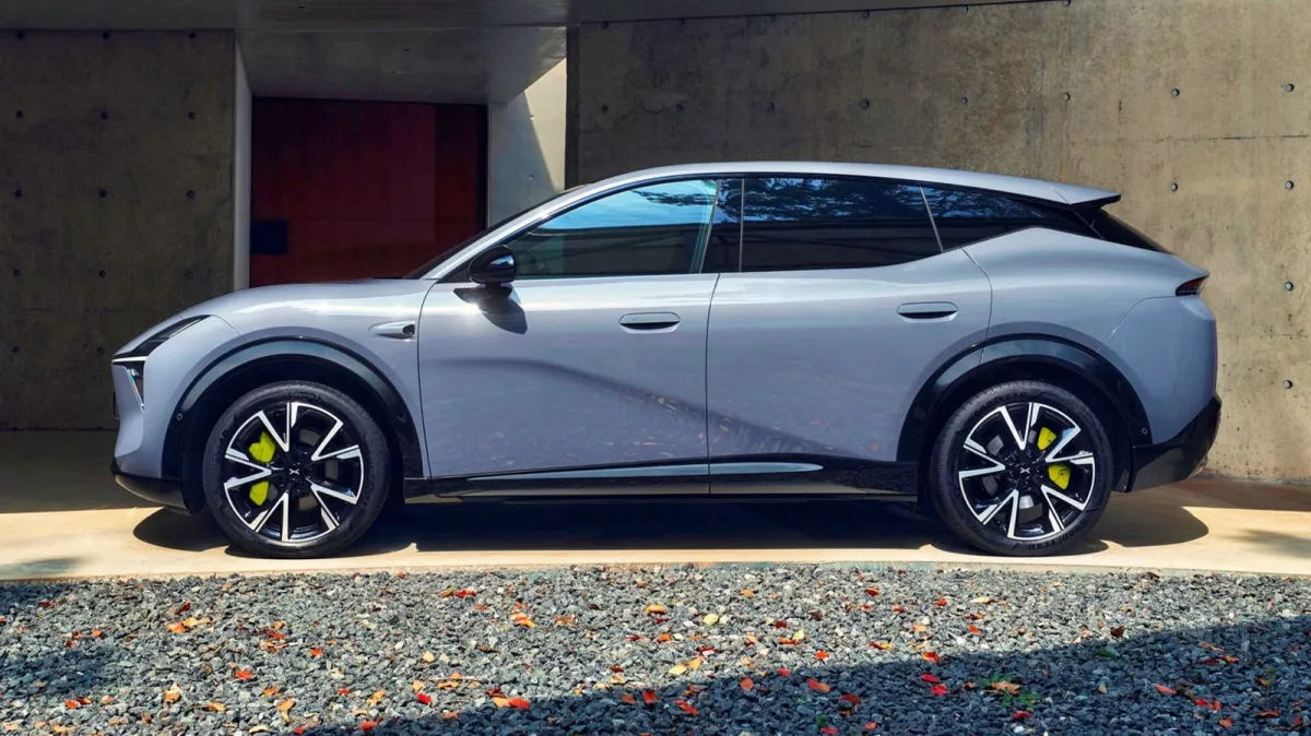 Primeras imágenes del Xpeng L05, un puntero SUV híbrido que llega con un motor que hace 200 km antes de empezar a gastar gasolina