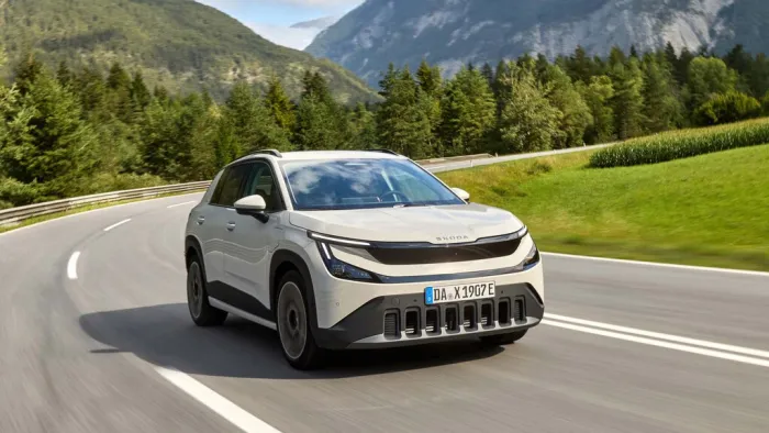 Probamos el Skoda Epiq: el antídoto del Grupo Volkswagen para los coches eléctricos chinos es un SUV urbano cargado de lógica y con acento español