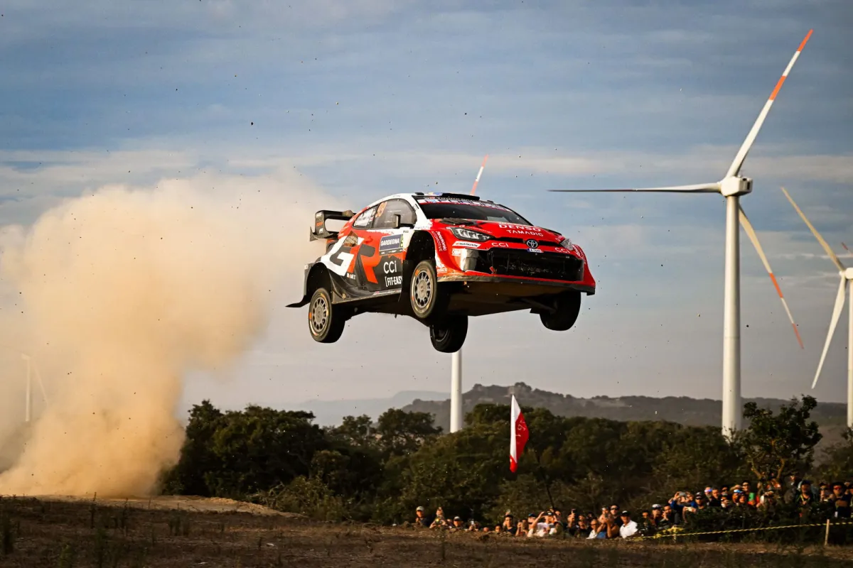 Rally de Italia-Cerdeña: Oliver Solberg asalta el liderato y se 'arma' la Mundial en la lucha por el título