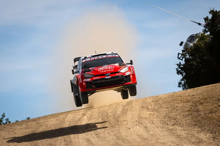 Rally de Italia-Cerdeña: una salida de Oliver Solberg a tres curvas del final corona Campeones del Mundo a Elfyn Evans y Scott Martin
