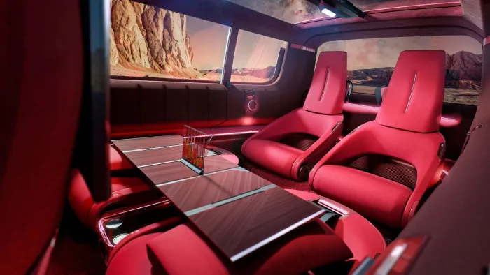 Renault ha creado un coche con seis butacas que convierte dos en una mesa, y con una pantalla que llegará a producción midiendo 1,13 metros