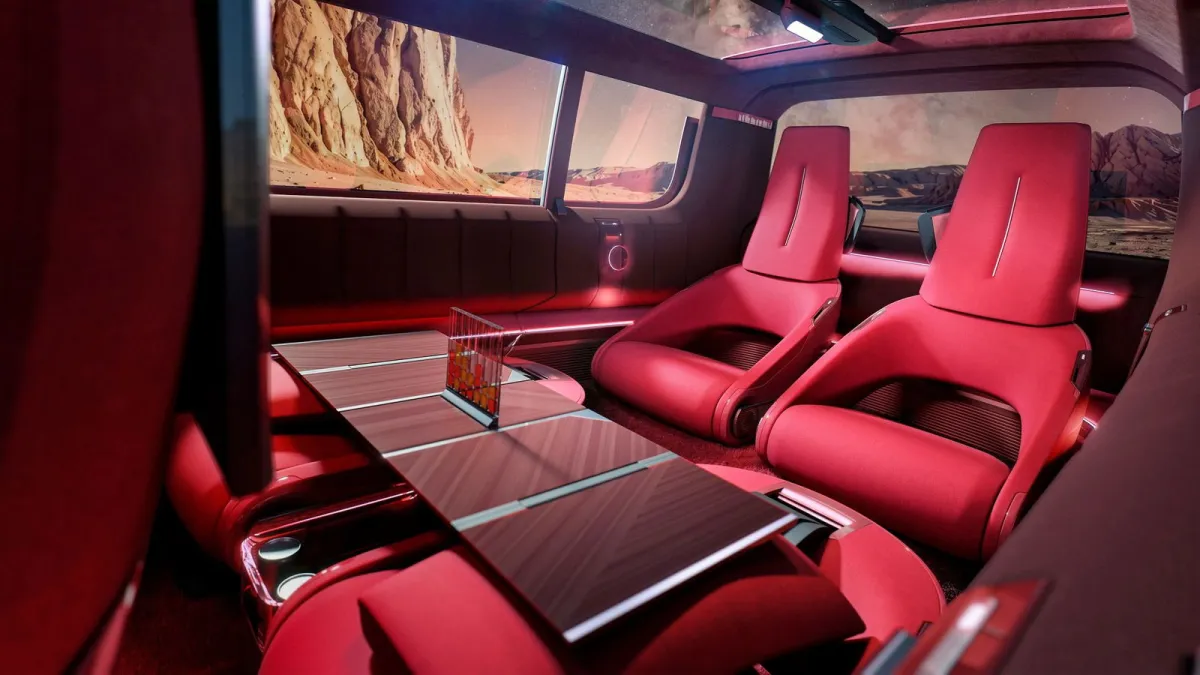 Renault ha creado un coche con seis butacas que convierte dos en una mesa, y con una pantalla que llegará a producción midiendo 1,13 metros