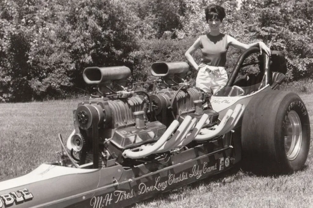 Shirley Muldowney, 86 años, la primera mujer campeona de dragsters: "La organización me combatió a cada paso hasta que vieron que llenaba las gradas"