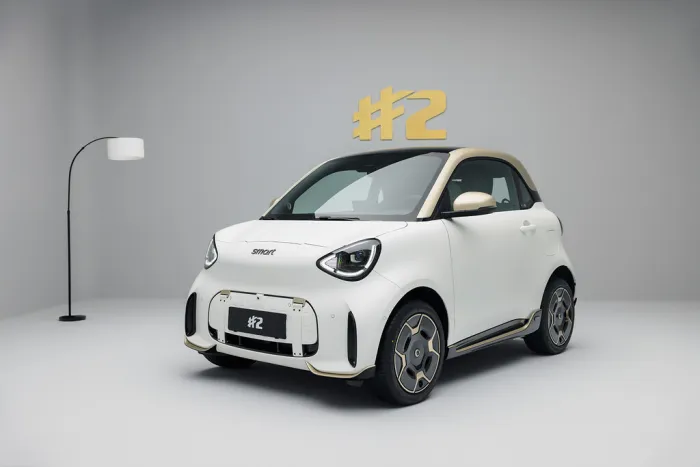 Smart deja los SUV para volver a lo suyo: un smart biplaza eléctrico que cuesta menos de 20.000 euros y con casi 300 km de autonomía