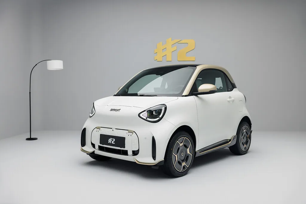Smart deja los SUV para volver a lo suyo: un smart biplaza eléctrico que cuesta menos de 20.000 euros y con casi 300 km de autonomía