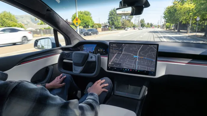 Tesla asegura que su FSD Supervisado salvará vidas en Europa, pero siete expertos dicen que sus datos no lo demuestran