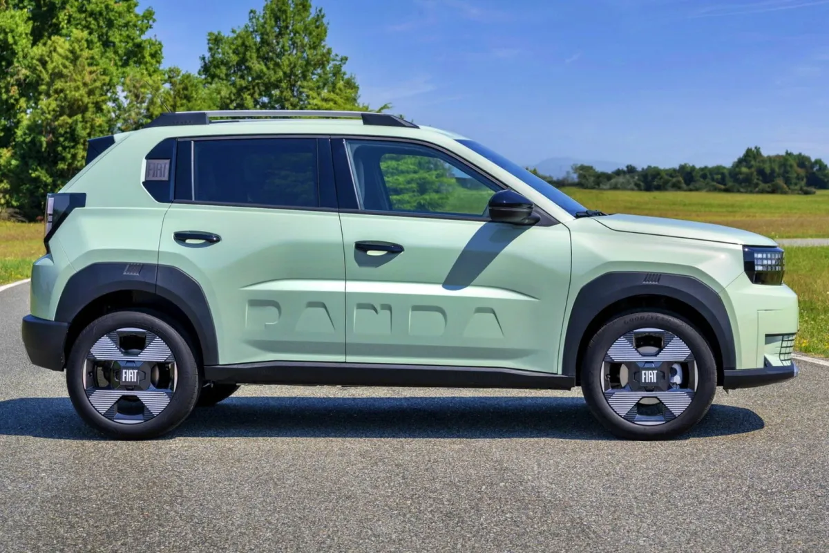 Todos hablando del Citroën 2CV de 2026 cuando el Sandero Stepway de FIAT ya tiene diseño retro y el motor híbrido de 110 CV que le falta al 2CV