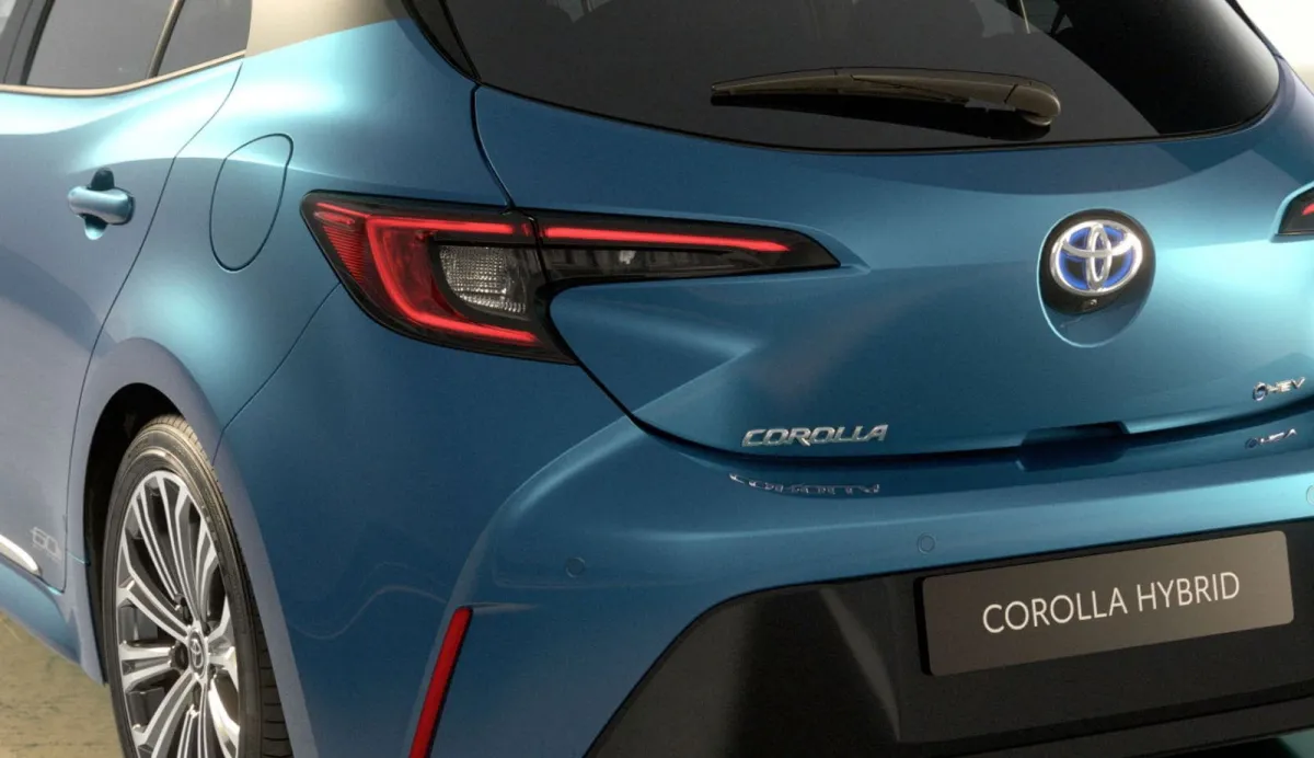 Toyota Corolla 2026: el rey de los coches híbridos se actualiza, 15 años de garantía y 60 años de historia de compacto japonés
