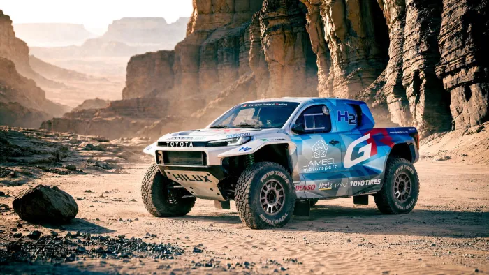 Toyota presenta la imagen de su imponente DKR GR FC Hilux, su fórmula con hidrógeno para el Rally Dakar