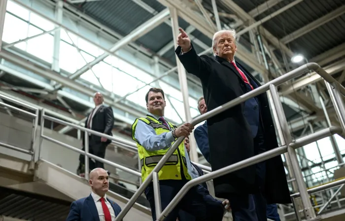 Trump promete acabar con los coches ecológicos, los "monstruos medioambientales que fabricábamos hasta ahora"