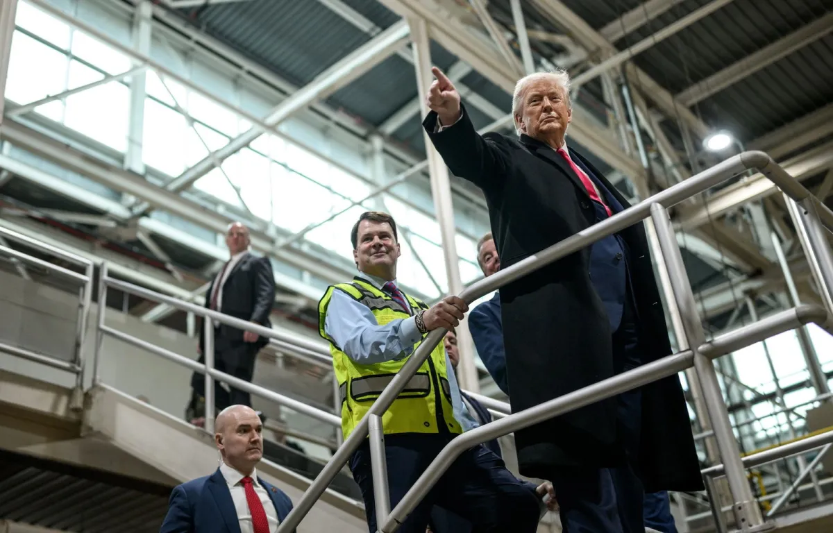 Trump promete acabar con los coches ecológicos, los "monstruos medioambientales que fabricábamos hasta ahora"