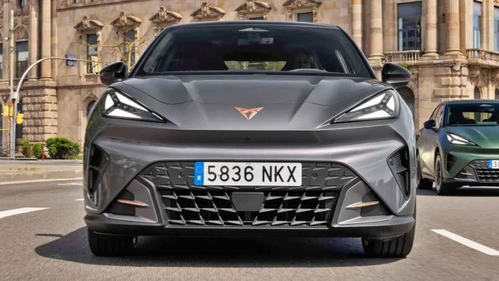 Un coche fabricado en Barcelona podría no ser "Made in Europe" porque Bruselas quiere exigir un 75%, como mínimo, de componentes locales