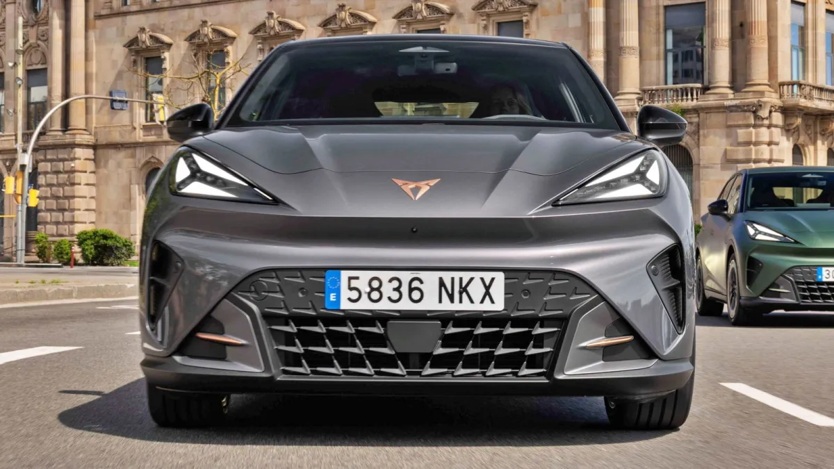 Un coche fabricado en Barcelona podría no ser "Made in Europe" porque Bruselas quiere exigir un 75%, como mínimo, de componentes locales
