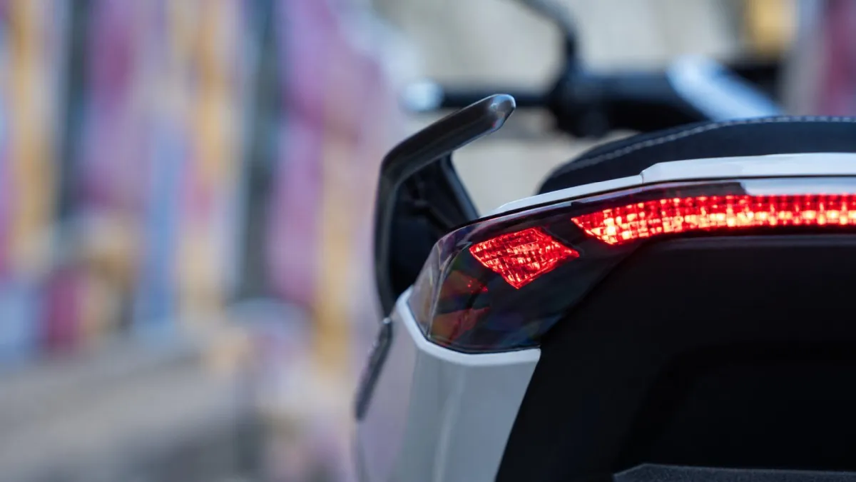 ¿Un scooter de 300cc por menos de 3.000 €? Sí, y además bien equipado, ligero y manejable, perfecto para el día a día
