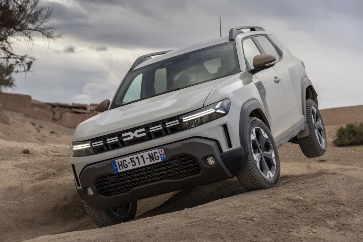 Verdadero 4x4 y con consumo de risa gracias a su triple motor híbrido, es el SUV capaz de humillar a más de un todoterreno