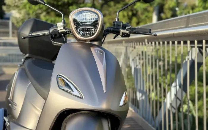 Vespa y Lambretta tienen un problema con esta scooter retro de 125cc que cuesta menos de la mitad y viene hasta arriba de equipamiento