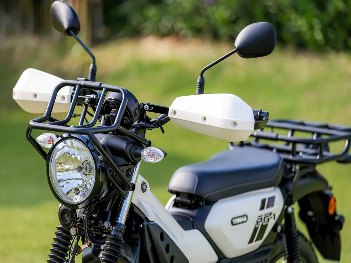Yamaha firma la moto todoterreno del pueblo que, por solo 1.750€, consume 1,69L y estrena edición especial para un mercado que sigue sin ser el nuestro